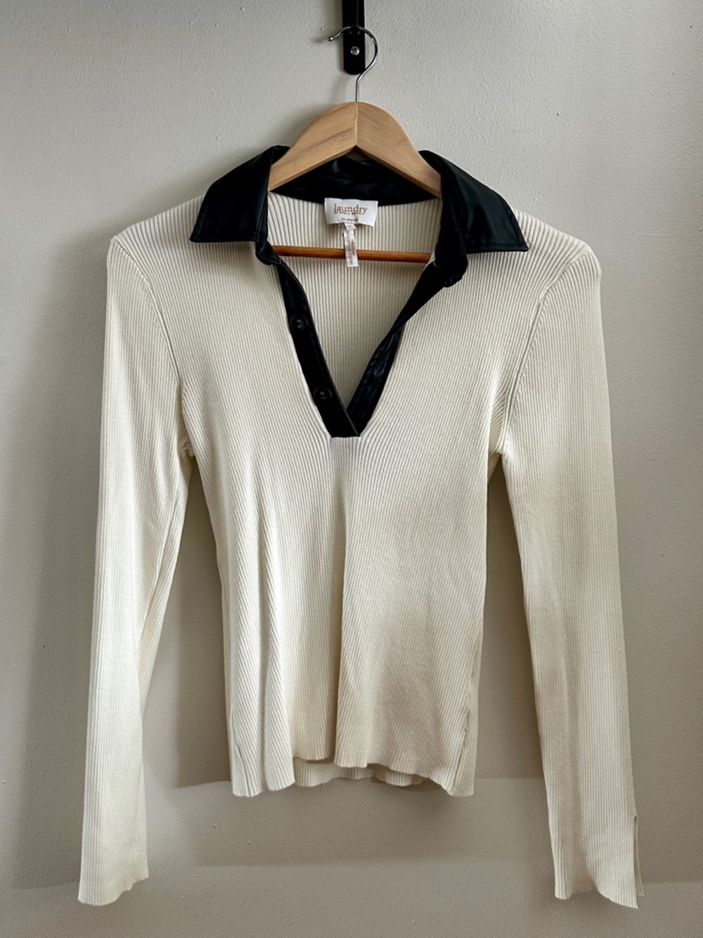 Laundry by Shelli Segal Cream Ribbed Long Sleeve Top with Black Polo Collar